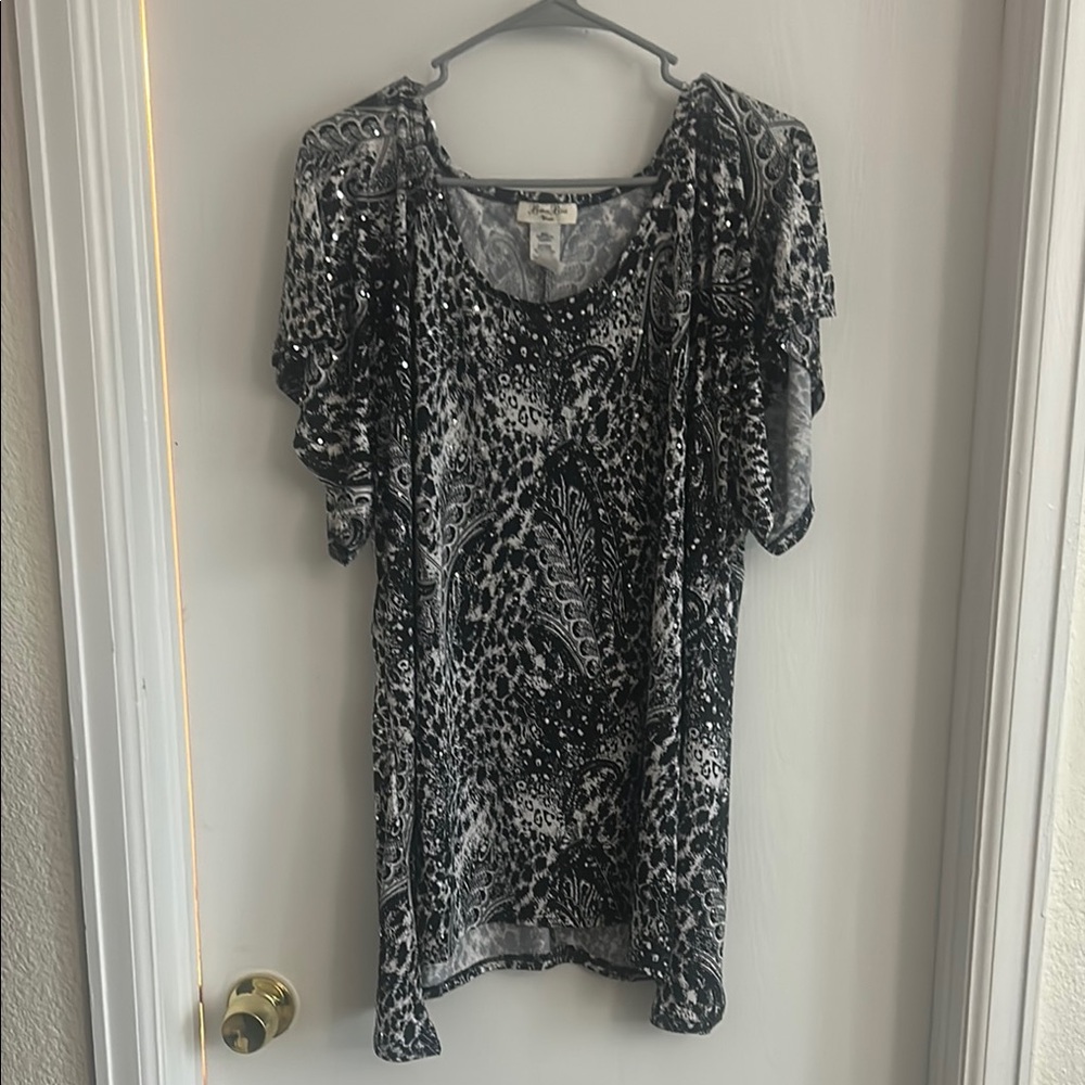 Brittany Black Flutter Sleeve Blouse in Black and White